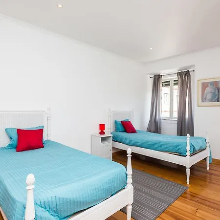 Space And Comfort In The Historical Center Apartman Lisboa